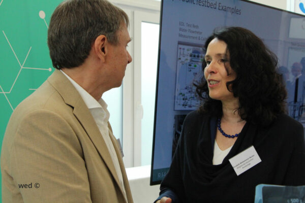 Foto von Frau Elisabeth-Winkelmeier-Becker,MdB und Herr Dr. Gerd Schmitz, Geschäftsführer S.E.A.