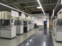 Row of automated test stands for temperature and pressure cycling tests in the GROHE endurance testing laboratory, developed by S.E.A. Datentechnik.